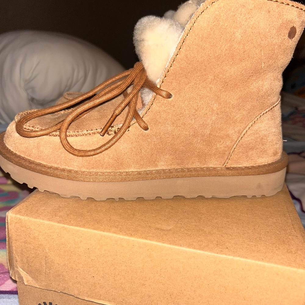 Like NEW UGG WOMEN'S SLIPPERS ANKLE BOOTS CHESTNUT BROWN - Picture 10 of 13